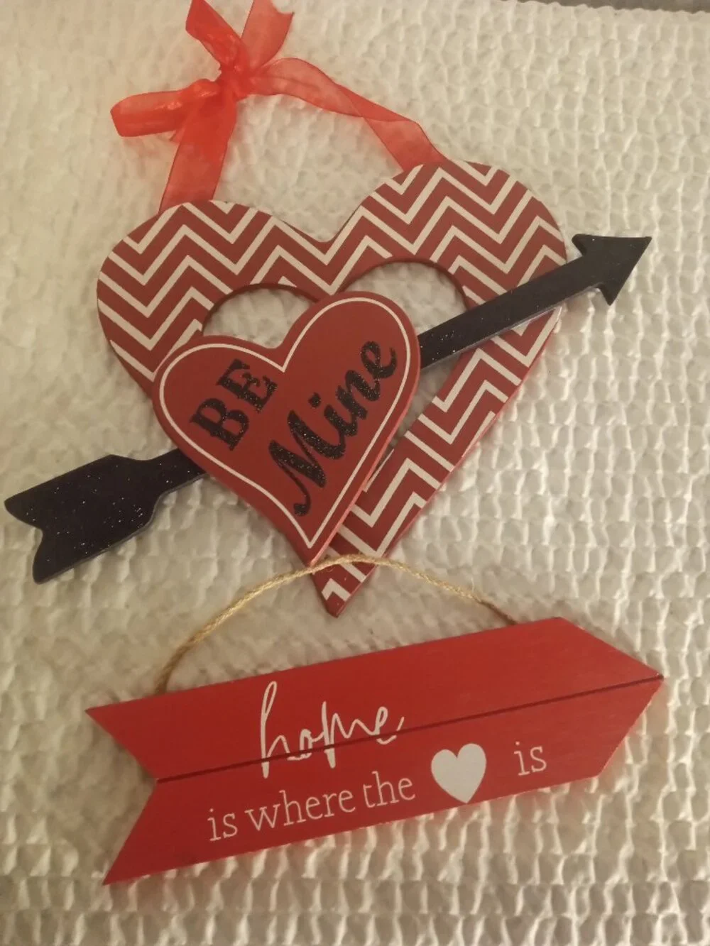 Bundle Valentine's Day Wood Hanging Wall Decorations (2)